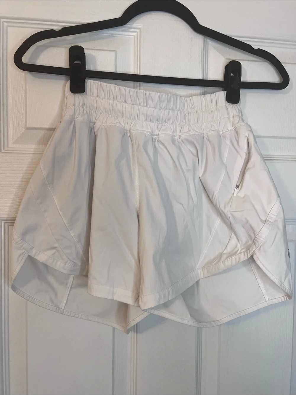 #680 Lululemon Track That 5” Running Shorts White Size 6 Zip Pocket